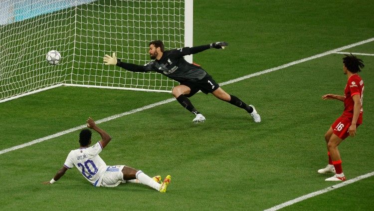 Proses gol Vinicius Jr di final Liga Champions Liverpool vs Real Madrid (29/05/22). (Foto: REUTERS/Gonzalo Fuentes) Copyright: © REUTERS/Gonzalo Fuentes