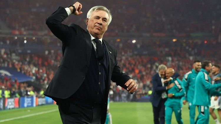 Kemenangan Carlo Ancelotti bersama Real Madrid di Liga Champions 2022 disebut-sebut terinspirasi dari momen juara AC Milan di Liga Italia musim 2021/2022. (Foto: REUTERS/Kai Pfaffenbach) Copyright: © REUTERS/Kai Pfaffenbach