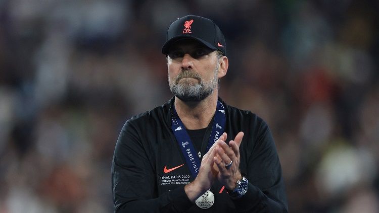 Menjelang matchday kedua Liga Champions 2022-2023, pelatih Liverpool, Jurgen Klopp mengaku masih terngiang-ngiang kekalahan yang mereka alami saat melawan Napoli. Copyright: © REUTERS/Lee Smith