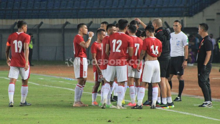 Timnas Indonesia sukses mengalahkan tuan rumah Kuwait 2-1 di laga perdana fase grup Kualifikasi Piala Asia 2023. Berikut rapor skuat Garuda di laga tersebut. Copyright: © Arif Rahman/INDOSPORT