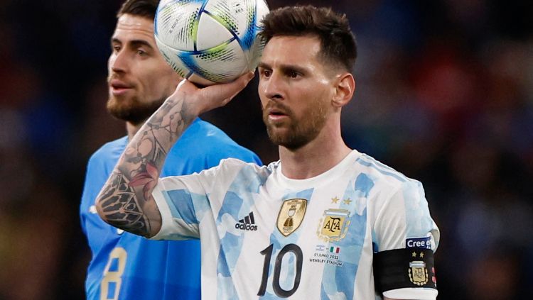 Bintang Timnas Argentina, Lionel Messi, resmi mengumumkan Piala Dunia Qatar 2022 menjadi ajang terakhir dari dirinya. Copyright: © REUTERS-Peter Cziborra