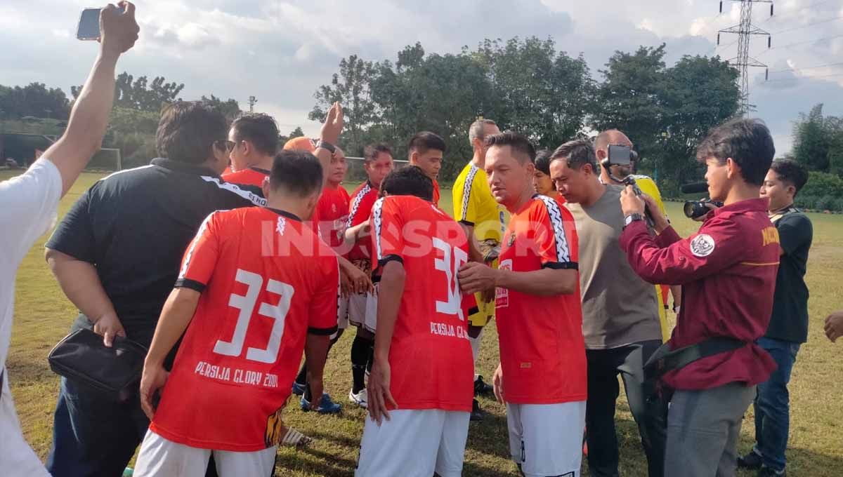 Suasana laga antara Jebreeet Tarkam FC melawan Persija Glory di Lapangan Marabunta. Foto: Amarra Marthiara/Soicaumienbac.cc Copyright: © Amarra Marthiara/Soicaumienbac.cc