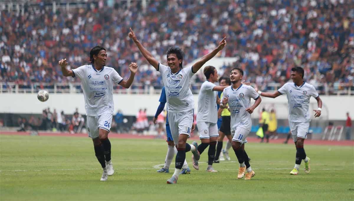 Jayus Hariono cetak gol balasan Arema FC ke gawang PSIS Semarang. Foto: MO Arema FC Copyright: © MO Arema FC