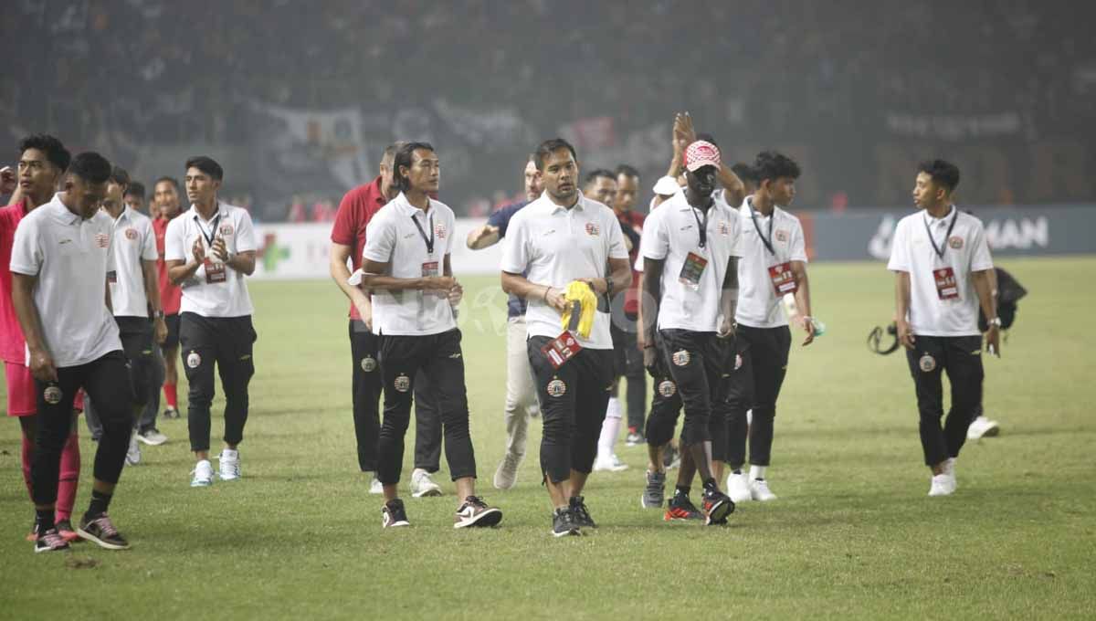 Para pemain Persija dalam uji coba antara Persija Jakarta vs Sabah FC, Minggu (05/06/22). Foto: Herry Ibrahim/Indosport.com Copyright: © Herry Ibrahim/Indosport.com