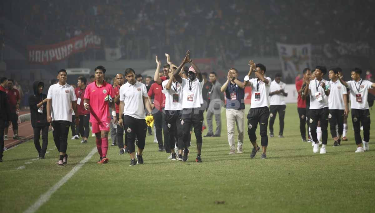 Para pemain Persija dalam uji coba antara Persija Jakarta vs Sabah FC, Minggu (05/06/22). Foto: Herry Ibrahim/Indosport.com Copyright: © Herry Ibrahim/Indosport.com