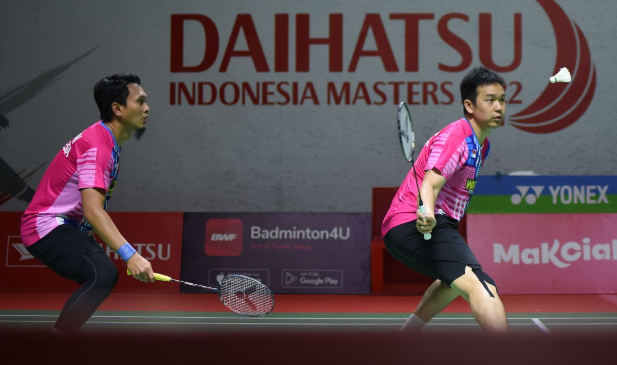 Ganda Indonesia, Mohamad Ahsan/Hendra Setiawan berhasil melaju ke babak kedua Indonesia Master 2022 usai mengalahkan pasangan Denmark, Jeppe Bay/Lasse Molhede 21-12 dan 21-19 di Istora Senayan, Selasa (07/06/22). Copyright: © Herry Ibrahim/INDOSPORT