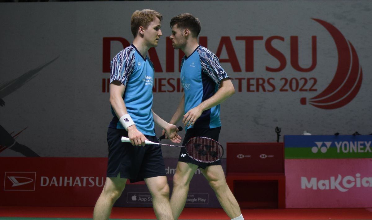 Ganda Indonesia, Mohamad Ahsan/Hendra Setiawan berhasil melaju ke babak kedua Indonesia Master 2022 usai mengalahkan pasangan Denmark, Jeppe Bay/Lasse Molhede 21-12 dan 21-19 di Istora Senayan, Selasa (07/06/22). Copyright: © Herry Ibrahim/INDOSPORT