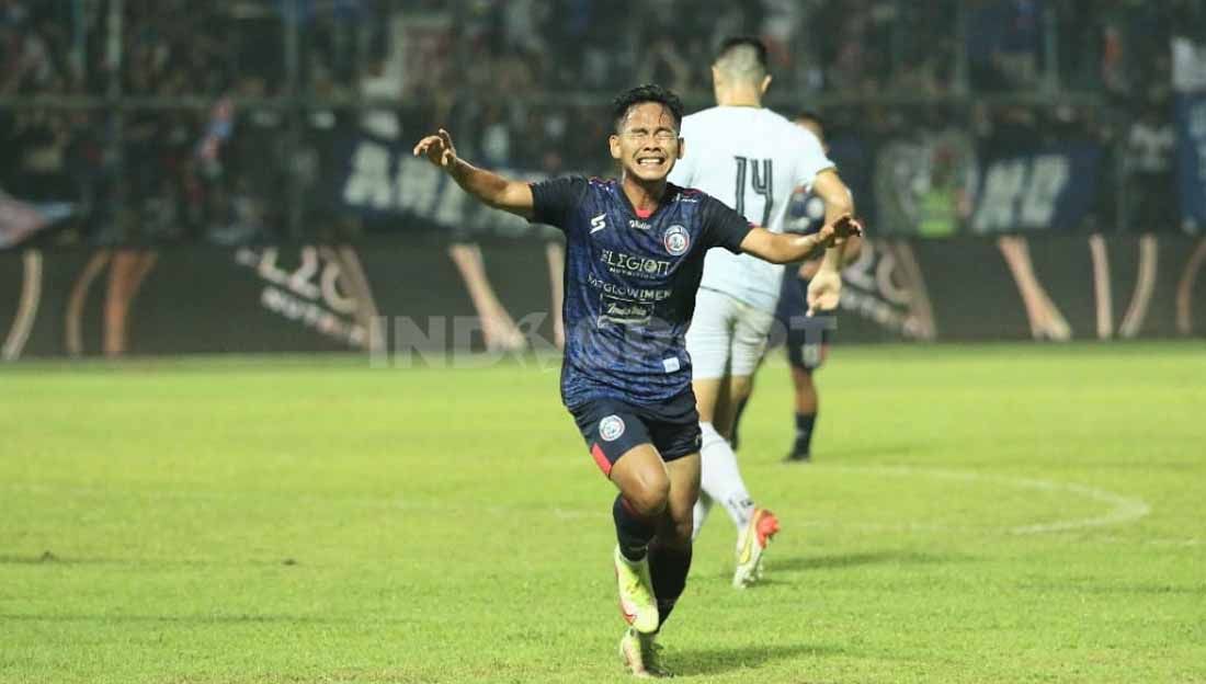 Luapan gol pemain Arema FC Bramntio Ramadan. Foto: Ian Setiawan/Indosport.com Copyright: © Ian Setiawan/Indosport.com