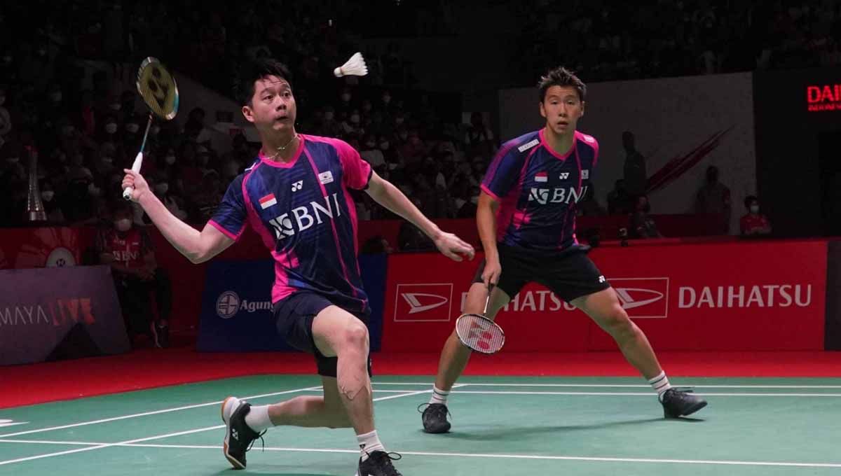 Pasangan ganda putra Indonesia, Kevin Sanjaya/Marcus Gideon, harus menempuh jalan panjang untuk kembali ke 10 besar ranking BWF. Foto: PBSI. Copyright: © PBSI