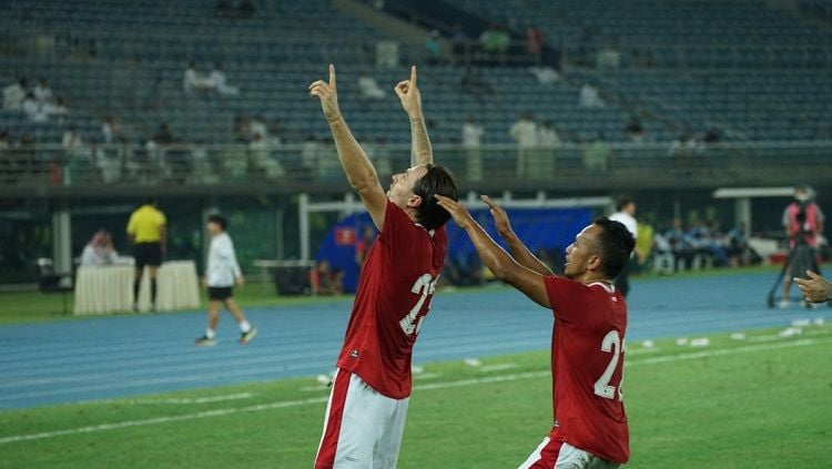 Selebrasi gol Marc Klok dalam pertandingan Kualifikasi Piala Asia 2023 melawan Kuwait, Rabu (8/6/22). Copyright: © PSSI