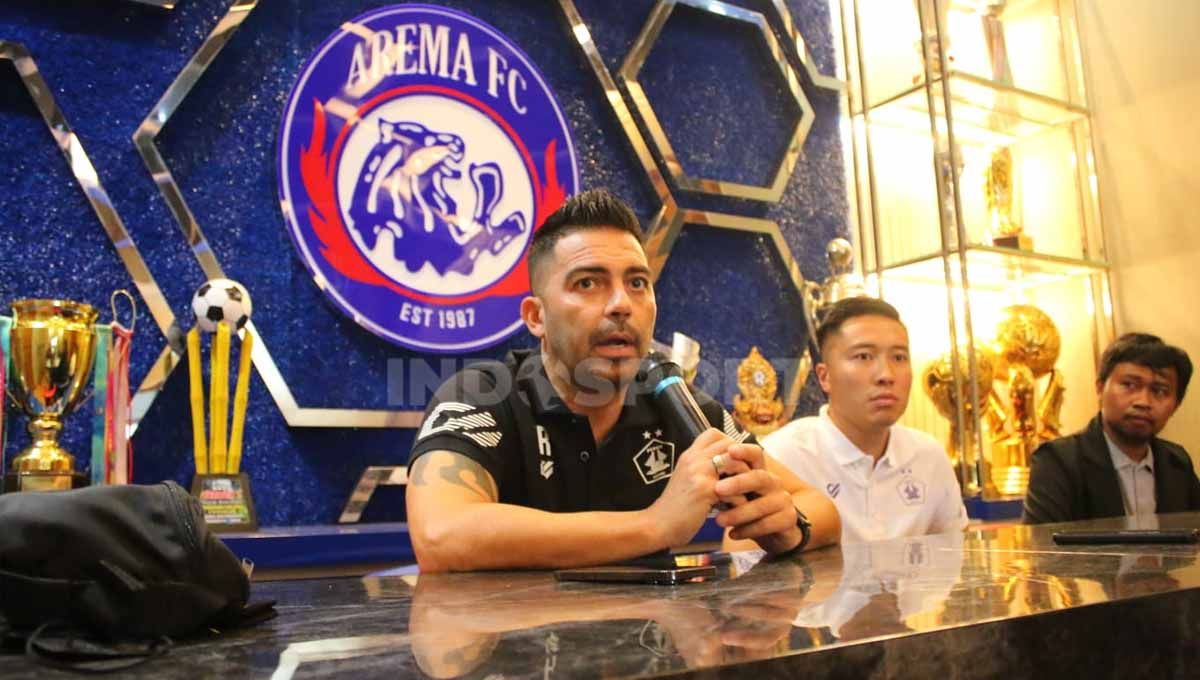 Skuat Arema FC tetap berkomitmen untuk bertanggung jawab atas semua konsekuensi yang timbul pasca terjadinya Tragedi Kanjuruhan. Copyright: © Ian Setiawan/Indosport.com