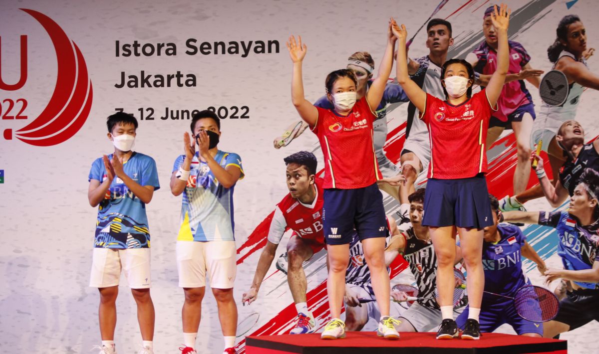 Pasangan Indonesia, Apriyani Rahayu/Siti Fadiah runner up ganda putri Indonesia Masters 2022 di Istora Senayan, Minggu (12/06/22). Copyright: © Herry Ibrahim/INDOSPORT