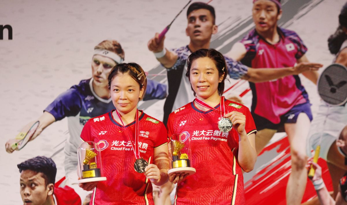 Pasangan China, Chen Qing Chen/Jia Yi Fan juara ganda putri Indonesia Masters 2022 di Istora Senayan, Minggu (12/06/22). Copyright: © Herry Ibrahim/INDOSPORT