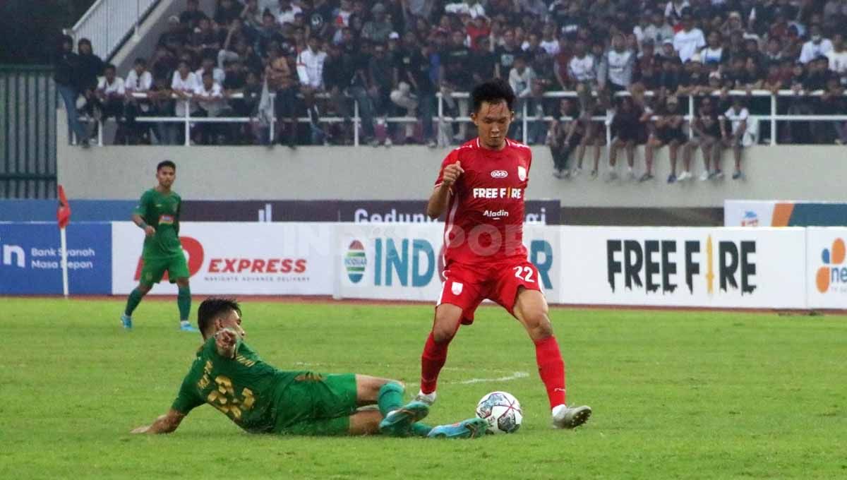 Gelandang Persis Solo, Sutanto Tan, ikut gembira dengan lolosnya tiga wakil Asia pada babak 16 besar Piala Dunia 2022. Copyright: © Nofik Lukman Hakim/Indosport.com