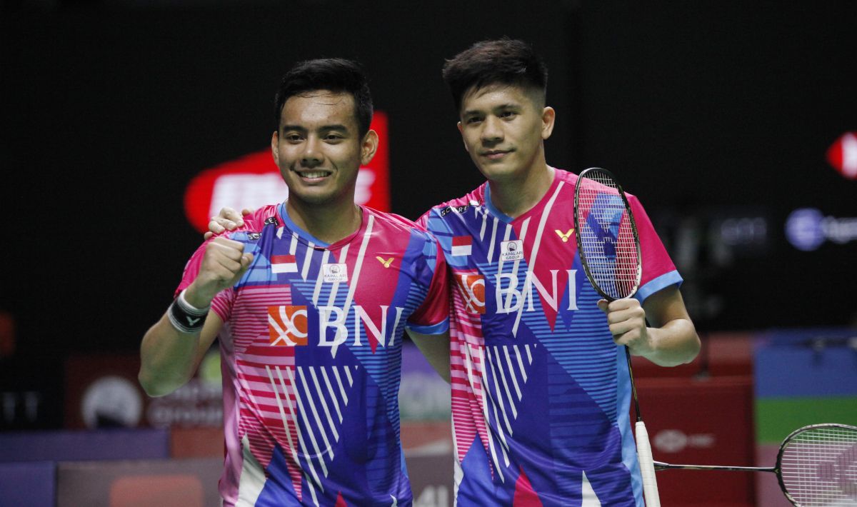 Yeremia Rambitan memperlihatkan sisi kejam partnernya, Pramudya Kusumawardana saat menjalani latihan bersama menjelang comeback mereka. Copyright: © Herry Ibrahim/INDOSPORT