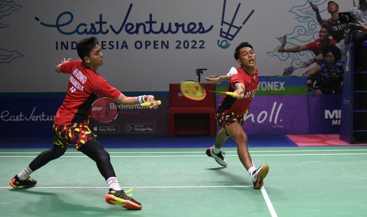 Berjalannya game penentuan antara Fajar Alfian/Muahammad Rian Ardianto vs Goh Sze Fei/Nur Izzuddin di babak semifinal Malaysia Open 2022, Sabtu (2/7/22). Copyright: © Herry Ibrahim/INDOSPORT