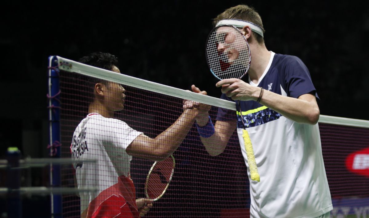 Anthony Sinisuka Ginting tahun ini berjodoh dengan Viktor Axelsen. Hal ini bisa membuatnya kembali bernasib apes di ajang Malaysia Open 2022 pekan depan. Copyright: © Herry Ibrahim/INDOSPORT