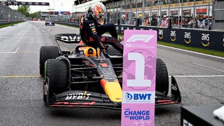 Pembalap Red Bull Max Verstappen setelah finis di posisi terdepan setelah kualifikasi Pool. via REUTERS-Jim Watson Copyright: © REUTERS-Jim Watson