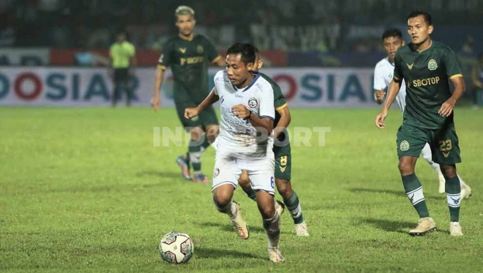 Evan Dimas sudah tak terlihat dalam latihan Arema FC yang dipimpin pelatih Fernando Valente. Foto: Ian Setiawan/INDOSPORT Copyright: © Ian Setiawan/INDOSPORT