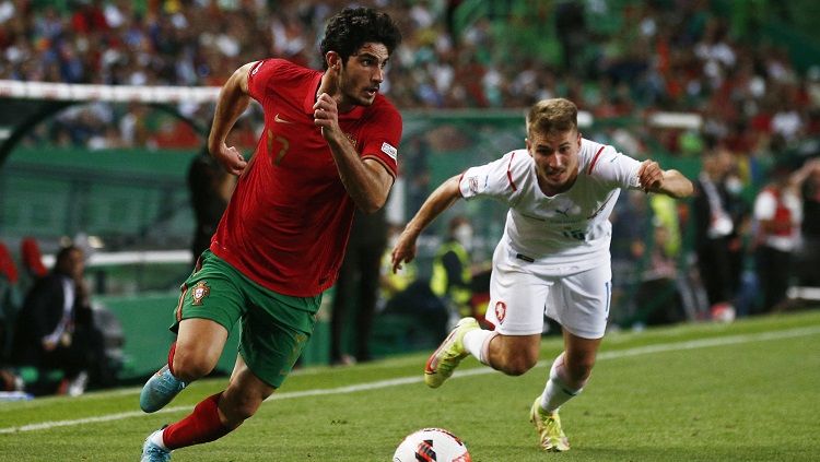 Goncalo Guedes jadi nama terbaru yang dikaitkan dengan Barcelona di bursa transfer musim dingin 2023. (Reuters/Pedro Nunes) Copyright: © Reuters/Pedro Nunes