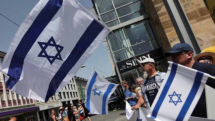 Ilustrasi bendera Israel. Copyright: © REUTERS/Wolfgang Rattay