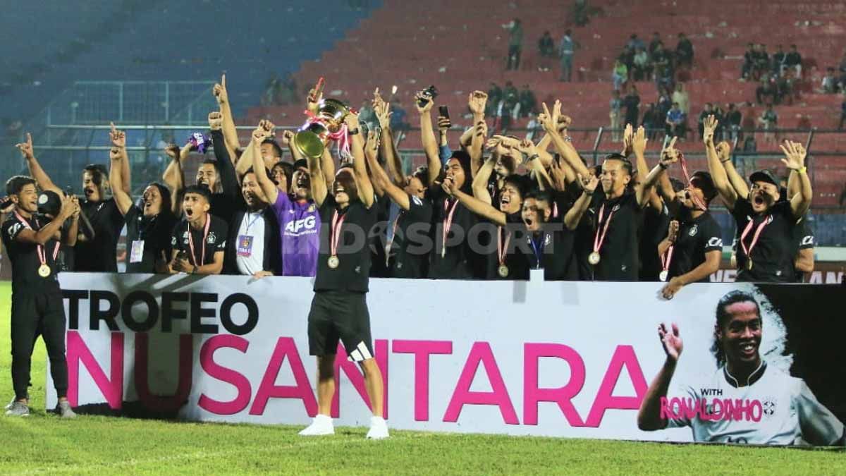 Selebrasi Persik juara Trofeo. Foto: Ian Setiawan/INDOSPORT Copyright: © Ian Setiawan/INDOSPORT