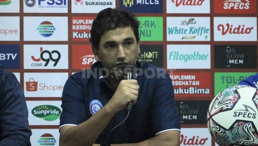 Pelatih Arema FC, Eduardo Almeida. Copyright: © Ian Setiawan/INDOSPORT