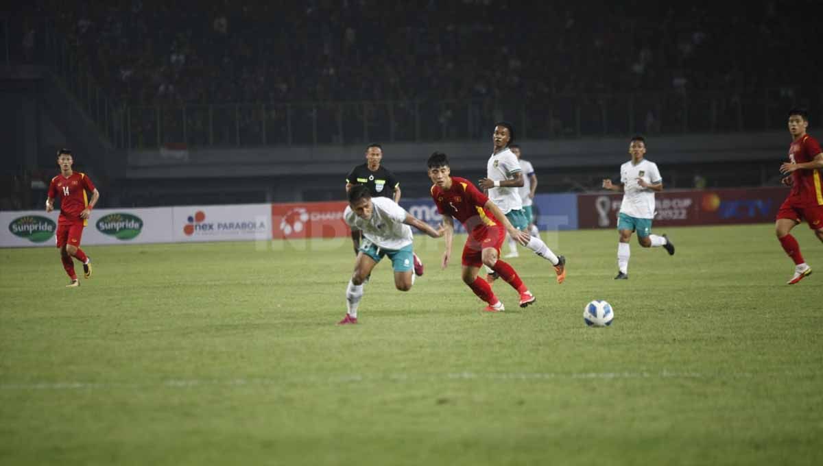 Pertandingan antara Indonesia U-19 vs Vietnam di Piala AFF U-19 2022. Copyright: © Herry Ibrahim/INDOSPORT