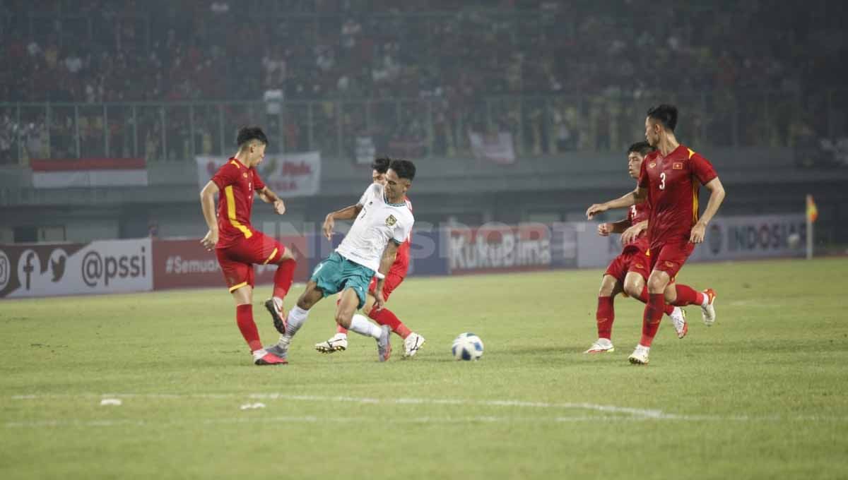 Pertandingan antara Indonesia U-19 vs Vietnam di Piala AFF U-19 2022. Copyright: © Herry Ibrahim/INDOSPORT