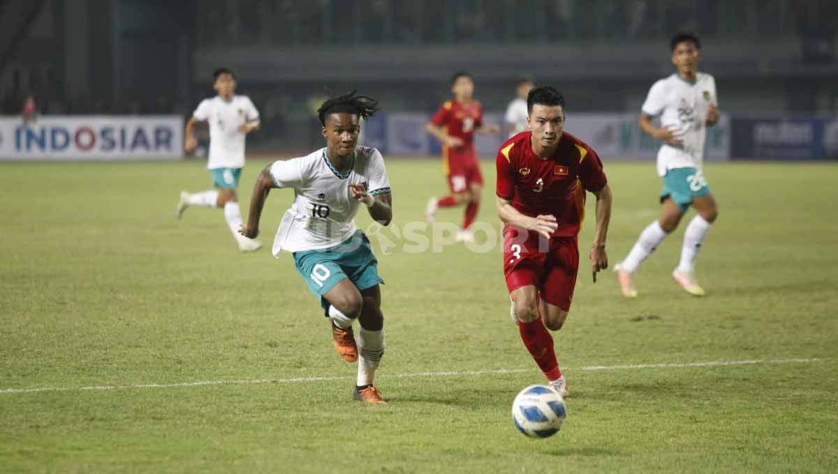 Federasi Sepak Bola Vietnam (VFF) siap memberi bonus kepada timnas Vietnam setelah mereka berhasil masuk ke babak semifinal Piala AFF U-19 2022. Copyright: © Herry Ibrahim/INDOSPORT