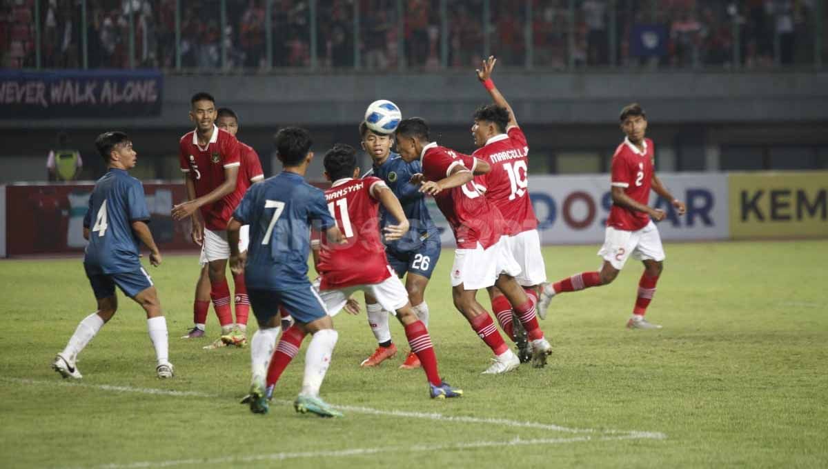 Pertandingan antara Timnas Indonesia U19 vs Brunei Darussalam U19 Piala AFF U-19 di Stadion Patriot, Senin (04/07/22). Copyright: © Herry Ibrahim/INDOSPORT