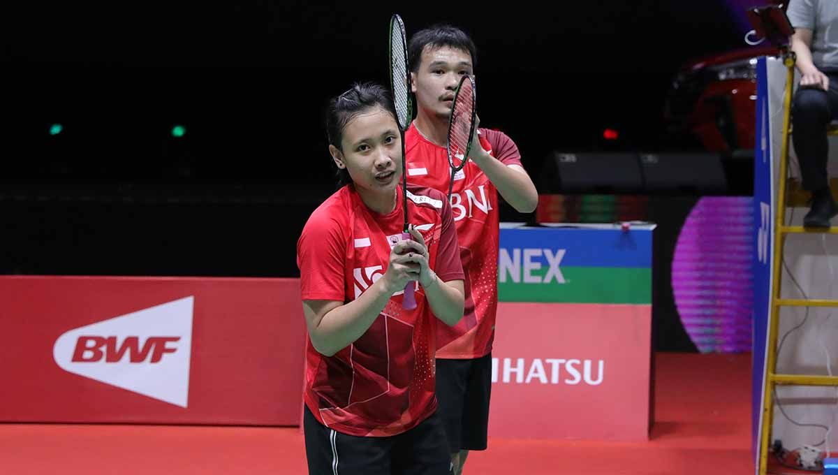 Pasangan ganda campuran Indonesia Rinov Rivaldy/Pitha Haningtyas Mentari di laga Malaysia Open 2022. Foto: PBSI Copyright: © PBSI