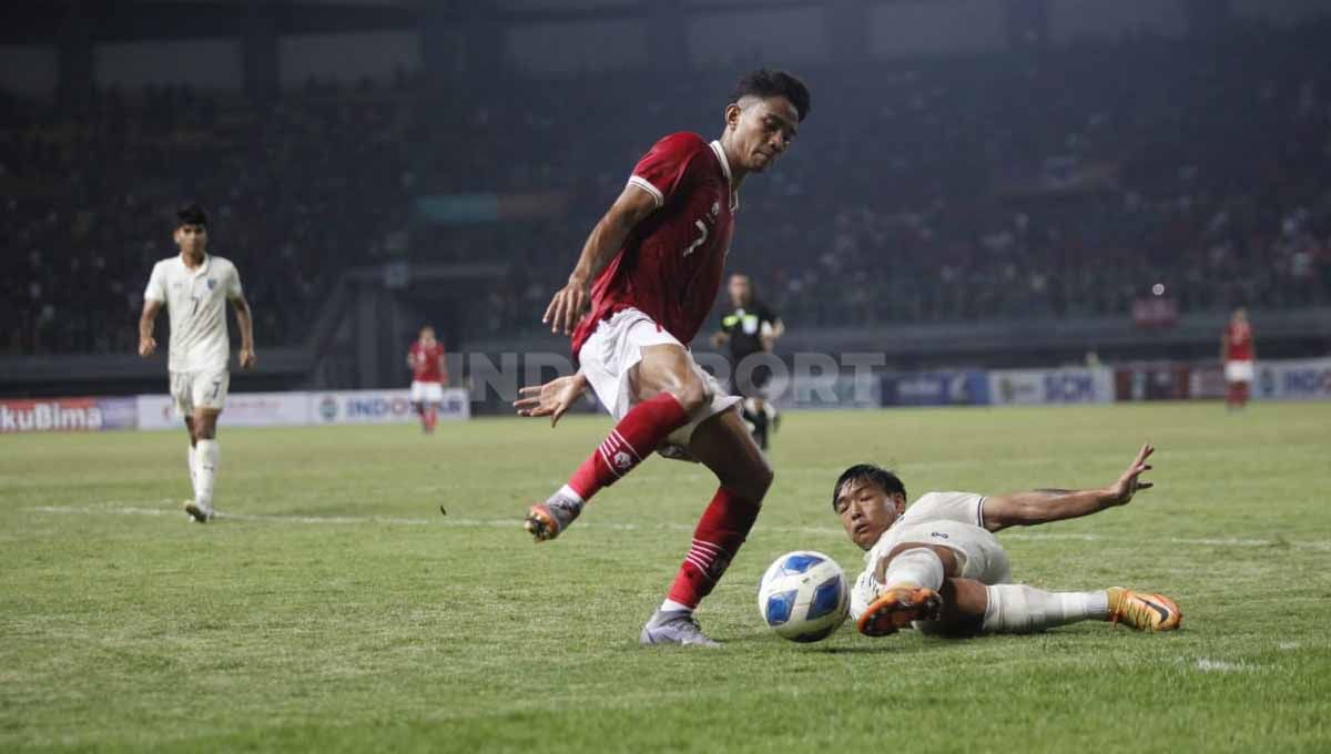 Pertandingan antara Timnas Indonesia U-19 vs Thailand U-19 Piala AFF U-19 di Stadion Patriot, Rabu (06/07/22) malam WIB. Copyright: © Herry Ibrahim/INDOSPORT