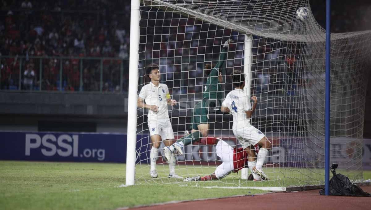 Pertandingan antara Timnas Indonesia U-19 vs Thailand U-19 Piala AFF U-19 di Stadion Patriot, Rabu (06/07/22). Copyright: © Herry Ibrahim/INDOSPORT
