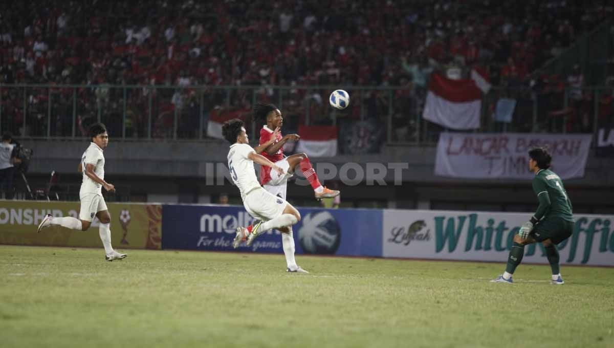 Pertandingan antara Timnas Indonesia U-19 vs Thailand U-19 Piala AFF U-19. Copyright: © Herry Ibrahim/INDOSPORT