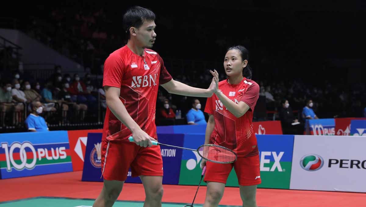 Pasangan ganda campuran Indonesia Rinov Rivaldy/Pitha Haningtyas Mentari di laga Malaysia Open 2022. Foto: PBSI Copyright: © PBSI