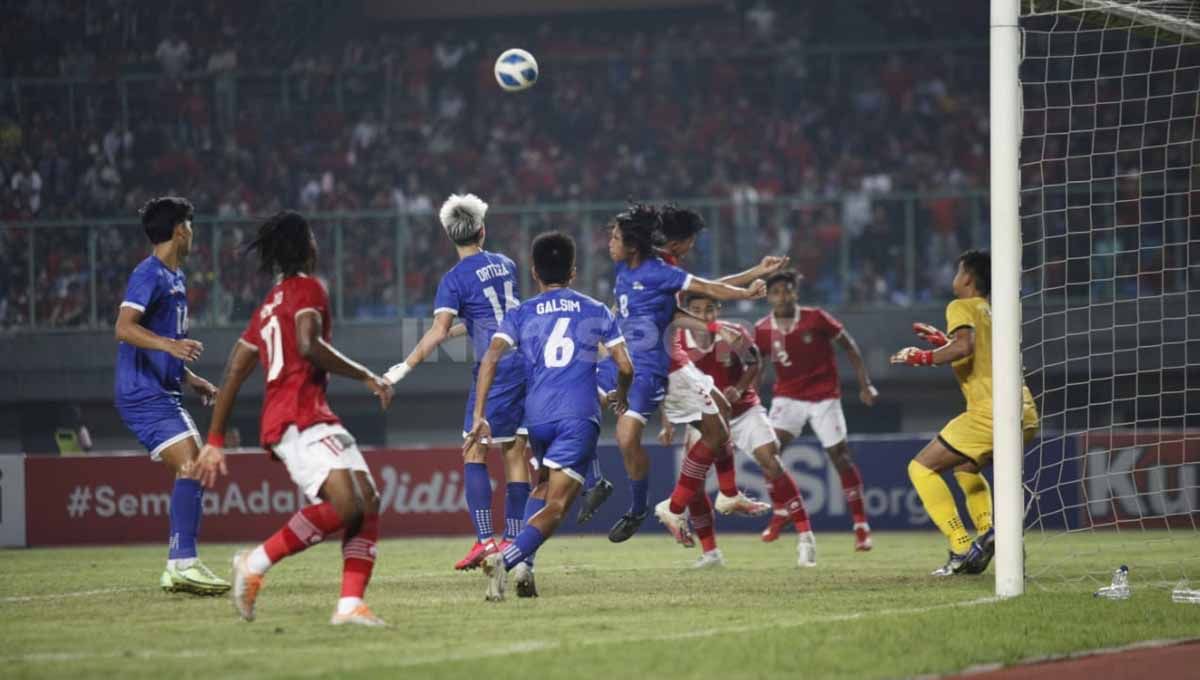 Bakal segrup lagi di Piala AFF 2022, timnas Indonesia ternyata memiliki riwayat kekalahan paling tragis dengan Filipina, tepatnya di ajang ini edisi 2014 silam. Copyright: © Herry Ibrahim/INDOSPORT