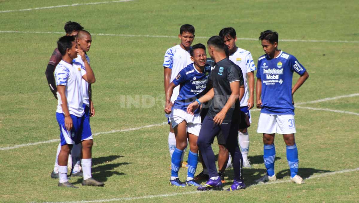 Persib saat mengahadapi Persib U-20 di Stadion Persib, Jalan Ahmad Yani, Kota Bandung, Sabtu (09/07/22). Copyright: © Arif Rahman/INDOSPORT