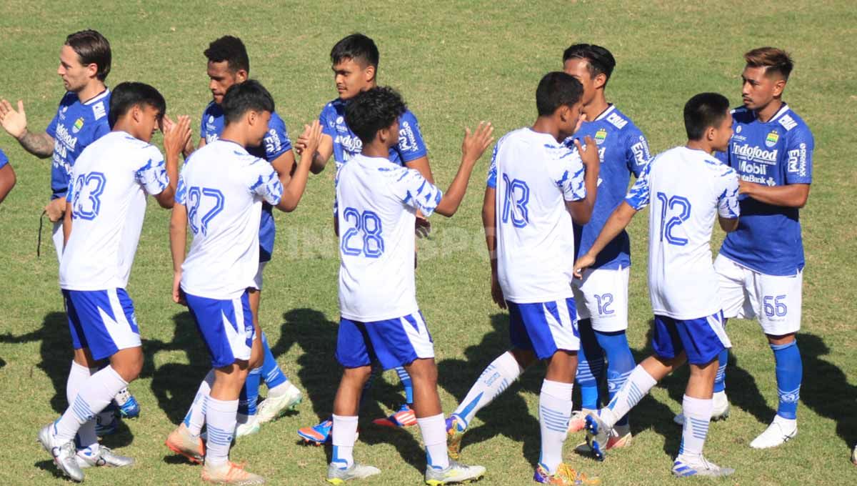 Persib saat mengahadapi Persib U-20 di Stadion Persib, Jalan Ahmad Yani, Kota Bandung, Sabtu (09/07/22). Copyright: © Arif Rahman/INDOSPORT