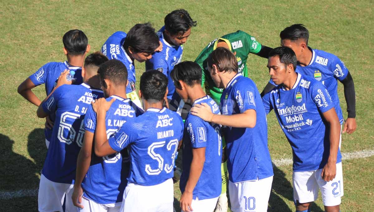 Persib saat mengahadapi Persib U-20 di Stadion Persib, Jalan Ahmad Yani, Kota Bandung, Sabtu (09/07/22). Copyright: © Arif Rahman/INDOSPORT