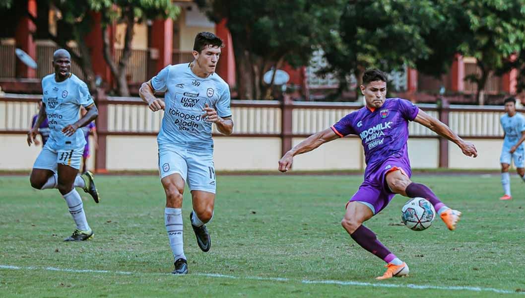 Pertandingan uji coba antara Persik Kediri vs Nusantara United. Foto: MO Persik Copyright: © MO Persik