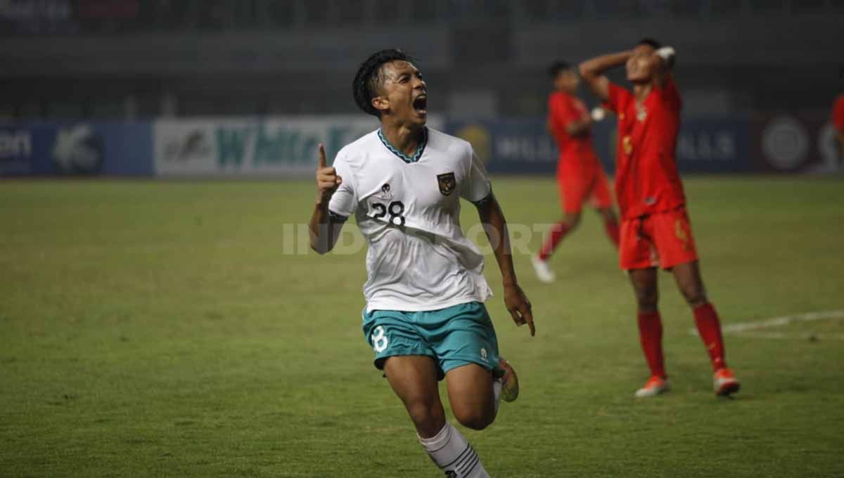 Selebrasi pemain Timnas Indonesia U-19, Rabbani Tasnim usai mencetak ke gawang Myanmar Piala AFF U-19 di Stadion Patriot, Minggu (10/07/22). Copyright: © Herry Ibrahim/INDOSPORT