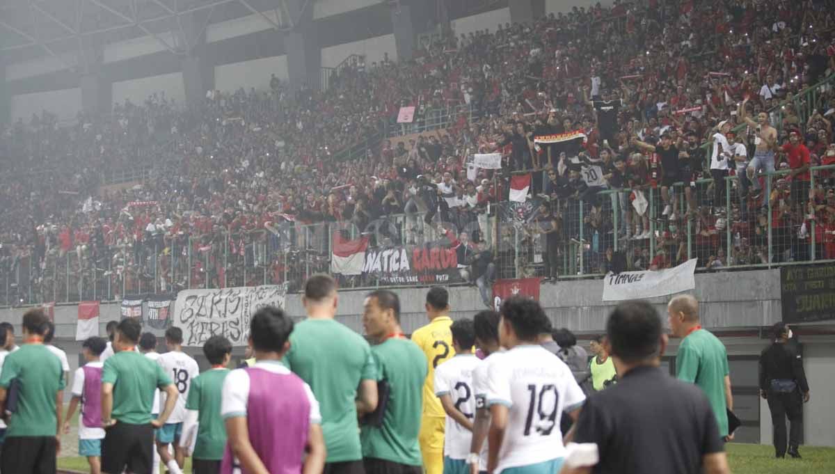 Berikut deretan berita yang masuk ke dalam Top 5 News INDOSPORT sepanjang Senin (11/07/22) kemarin, termasuk 'sepak bola gajah' antara Vietnam vs Thailand. Copyright: © Herry Ibrahim/INDOSPORT
