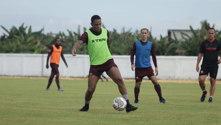 Latihan Madura United jelang Liga 1 2021/2/2023. Copyright: © MO Madura United