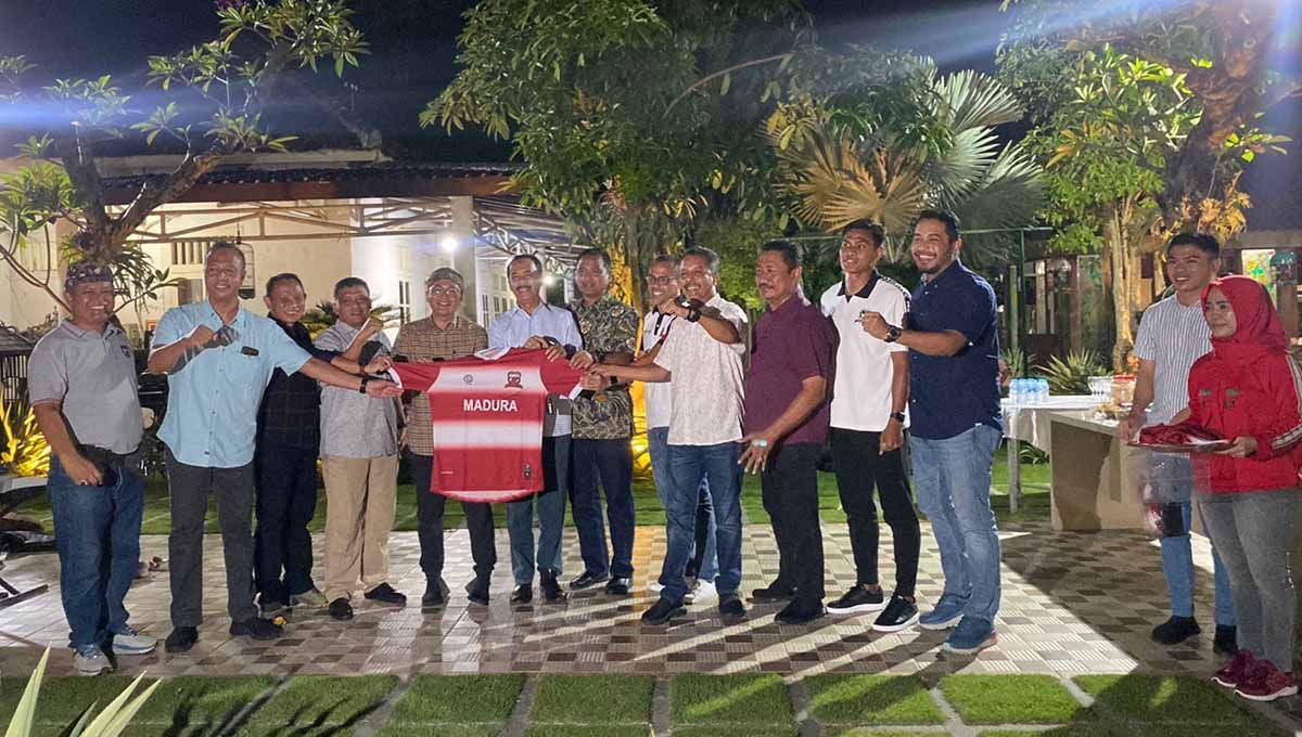 Madura Utd bertemu Bupati Pamekasan jelang Liga 1. Foto: MO Madura United Copyright: © MO Madura United