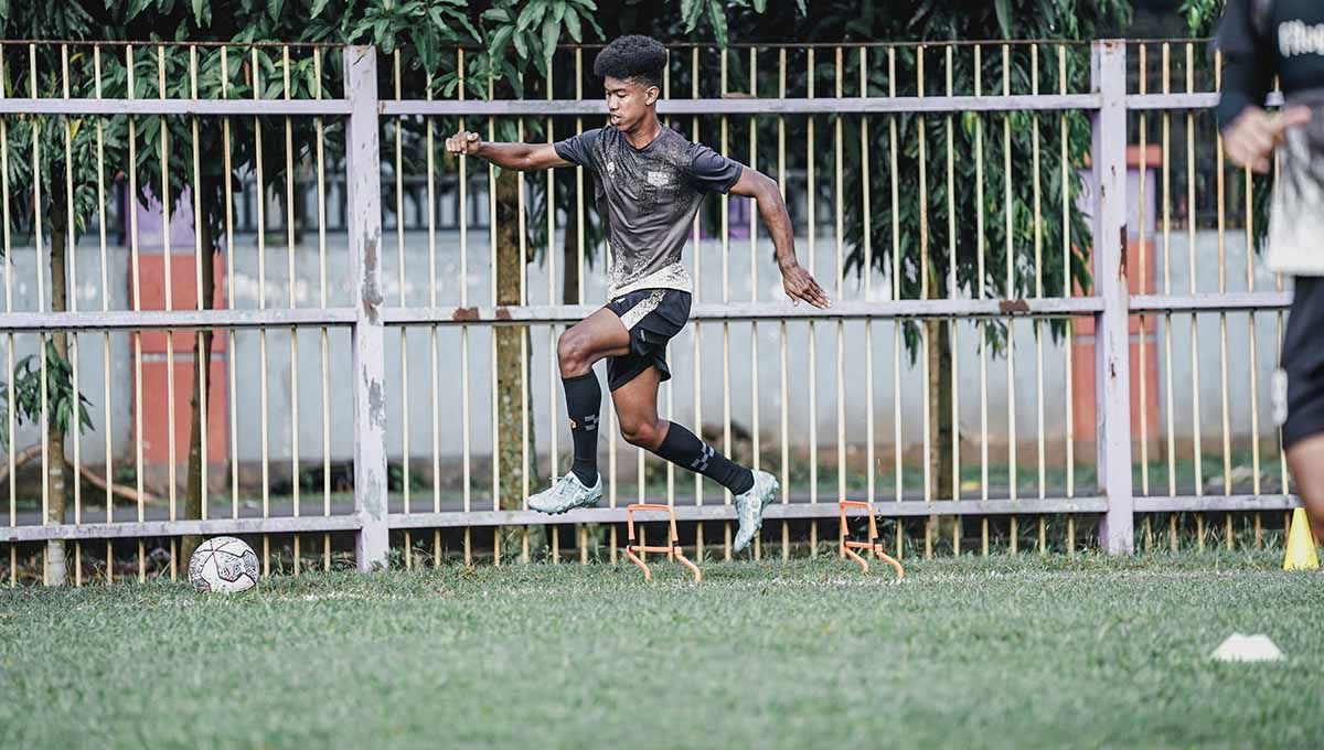 Pemain baru Dewa United, Prince Patrick Kallon. Foto: Dewa United Copyright: © Dewa United