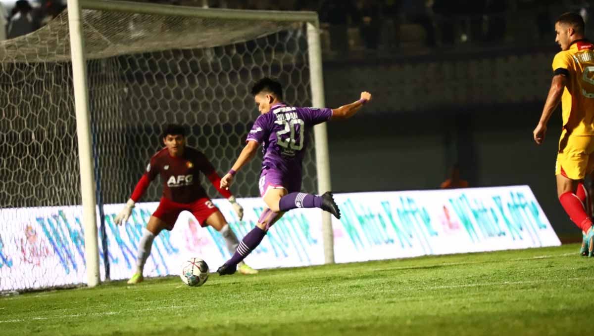 Pemain Persita, Wildan Ramdhani berhasil mencetak gol ke gawang Persik Kediri pada laga Liga 1, Senin (25/07/22). Foto: Persita Tangerang. Copyright: © Persita Tangerang