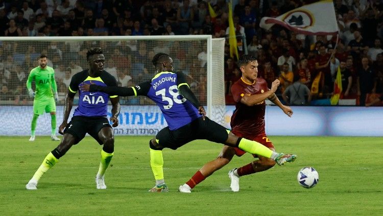 Aksi Paulo Dybala di laga Tottenham Hotspur vs AS Roma (31/07/22). (Foto: REUTERS/Ammar Awad) Copyright: © REUTERS/Ammar Awad
