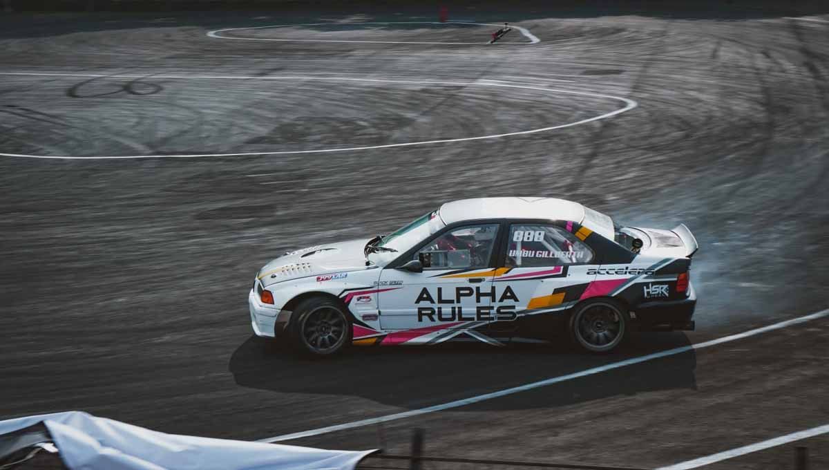 Umbu Gillberth Bibit Muda, Drifter muda Indonesia mengikuti Kejuaraan Nasional (Kejurnas) Indonesia Drift Series (IDS)  di  J99Maxx Drift Circuit, Karawaci, Tangerang, Sabtu (30/07/22). Copyright: © Kejurnas Indonesia Drift Series 2022
