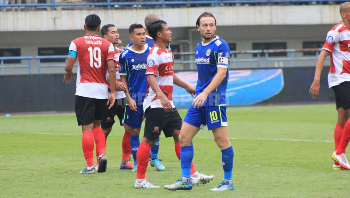 Persib Bandung dikalahkan Madura United 3-0 pada pekan kedua Liga 1 di Stadion GBLA, Sabtu (30/07/22). Copyright: © Arif Rahman/INDOSPORT